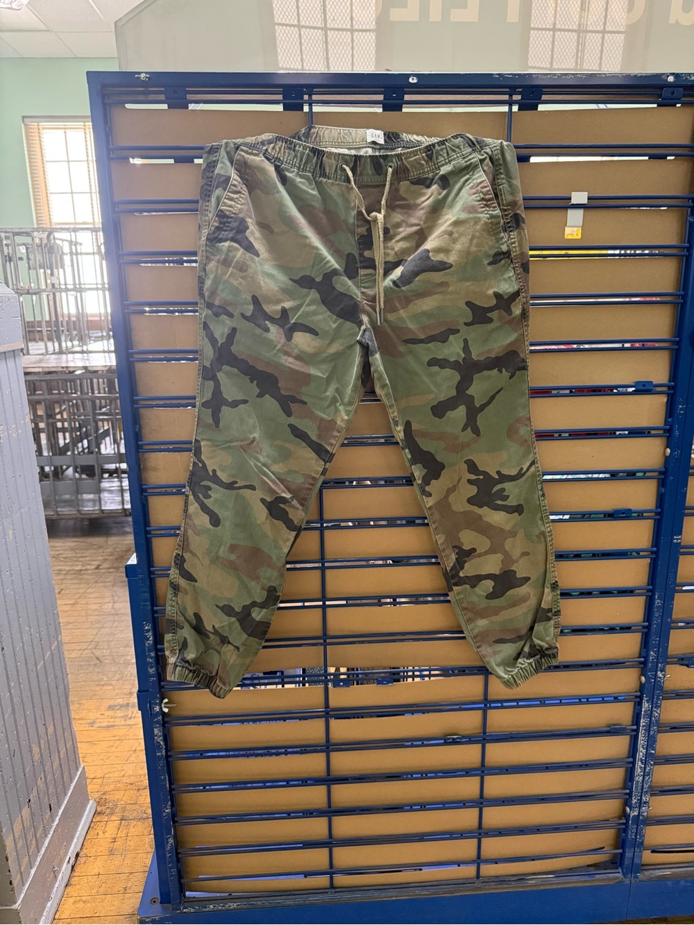 GAP Men's Camouflage Cargo Joggers - Green/Brown